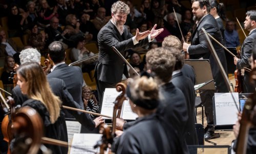 Pablo Heras-Casado dirige a la Orquestra de la Comunitat Valenciana en Les Arts, con un concierto solidario por los afectados de la DANA