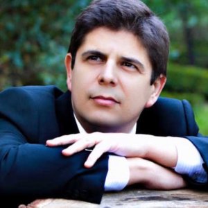 Javier Perianes toca las "Noches en los jardines de España" con la Sinfónica de Singapur