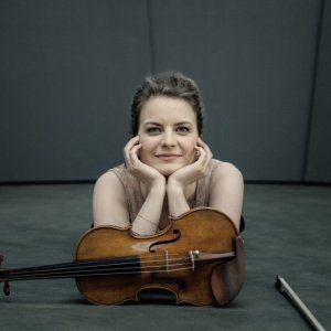 Veronika Eberle estrena en España el "Concierto para violín" de Hosokawa junto a la Orquesta de València