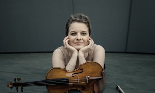 Veronika Eberle estrena en España el "Concierto para violín" de Hosokawa junto a la Orquesta de València
