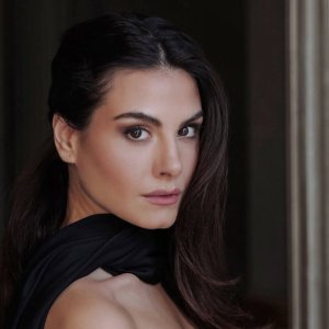 Serena Saenz es Olympia y Giulietta en 'Los cuentos de Hofmann', en la Ópera de Viena