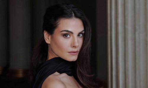Serena Saenz es Olympia y Giulietta en 'Los cuentos de Hofmann', en la Ópera de Viena