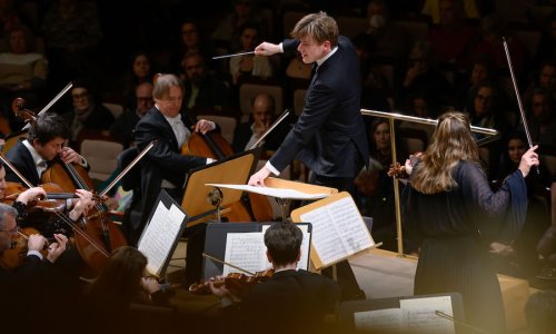 Klaus Mäkelä en Ibermúsica con la Orquesta del Concertgebouw y la violinista Janine Jansen