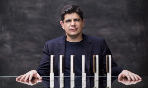 Javier Perianes toca las 'Noches en los jardines de España' en Toulouse, junto a Josep Pons
