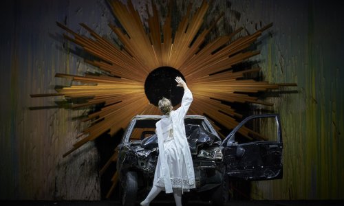 Romeo Castellucci debuta en el Liceu con su personal versión del 'Requiem' de Mozart