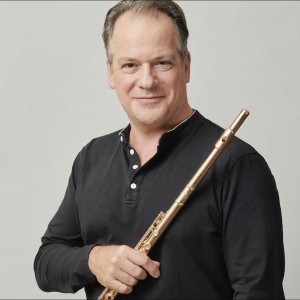 El flautista Emmanuel Pahud, solista esta semana con la OSCYL, a las órdenes de Pablo González