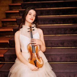 María Dueñas debuta como solista con la OSCyL, junto a la batuta de Vasily Petrenko