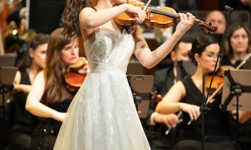 María Dueñas interpreta el 'Concierto para violín' de Mendelssohn con la Orquesta de RTVE