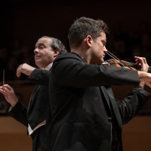 Juanjo Mena con Marc Bouchkov al frente de la OBC, con obras de Chaikovski y Bruckner 
