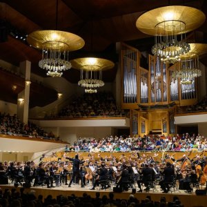 Teodor Currentzis dirige la Novena de Bruckner en la temporada de La Filarmónica