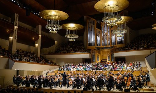 Teodor Currentzis dirige la Novena de Bruckner en la temporada de La Filarmónica