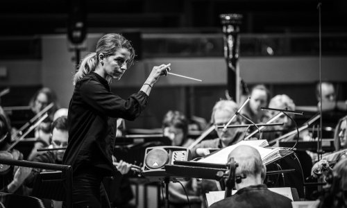 Karina Canellakis seguirá al frente de la Orquesta Filarmónica de la Radio de los Países Bajos hasta 2031