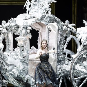 Vladimir Jurowsky dirige 'Der Rosenkavalier' en Múnich, con escena de Barrie Kosky