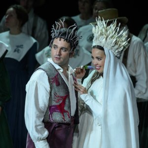 Nadine Sierra y Xabier Anduaga encabezan 'La sonnambula' en el Liceu, con escena de Bárbara Lluch
