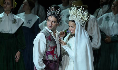 Nadine Sierra y Xabier Anduaga encabezan 'La sonnambula' en el Liceu, con escena de Bárbara Lluch