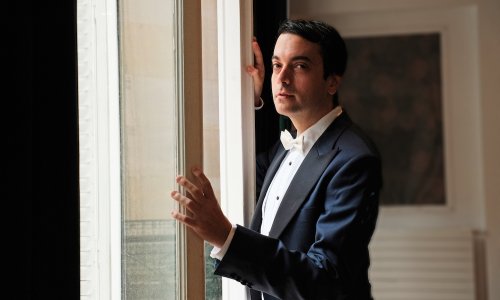El director de orquesta español Félix Ardanaz, al frente de 'Carmen' en Kiev