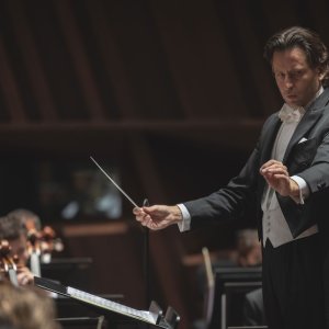Gustavo Gimeno despide su titularidad al frente de la Filarmónica de Luxemburgo con la Sexta de Bruckner