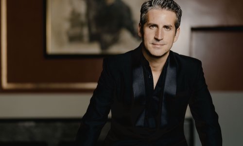 Lucas Macías estrena su titularidad al frente de la ROSS con la Segunda sinfonía de Mahler