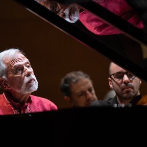 Ludovic Morlot al frente de la OBC con obras de Casablancas, Schönberg y Strauss