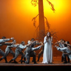 'La sonnambula' de Bellini, con escena de Bárbara Lluch, regresa al Teatro Massimo de Palermo