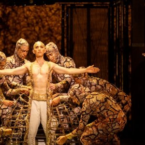 Anthony Roth Costanzo protagoniza 'Akhnaten' de Philip Glass en el Liceu