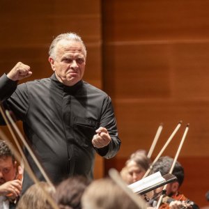 Mark Elder inaugura la temporada sinfónica de Les Arts con 'La canción de la tierra' de Mahler
