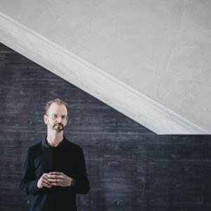 Néstor Bayona: "El arte de la dirección se aprende desde el foso"