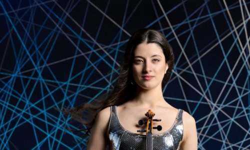 La violinista María Dueñas, de gira por España con Antonio Pappano y la Chamber Orchestra of Europe