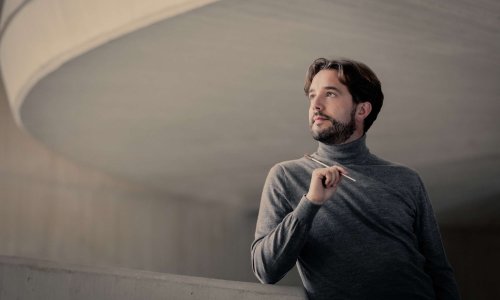 Jaume Santonja debuta en el Ciclo Sinfónico de la OCNE con obras de María de Pablos y Camille Saint-Saëns