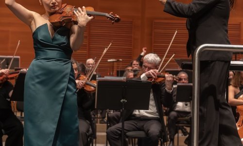 Ana María Patiño dirige obras de Glinka, Chaikovski, Ibarrondo y Músorgski, al frente de Euskadiko Orkestra, con Bomsori como solista