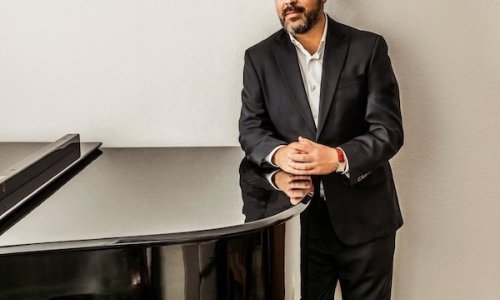 Berlín renueva a James Gaffigan como director musical de la Komische Oper, hasta el verano de 2030