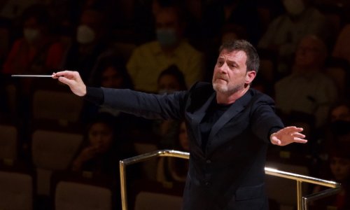 Álvaro Albiach sustituye a José Miguel Pérez-Sierra al frente de 'Jugar con fuego' en el Teatro de la Zarzuela