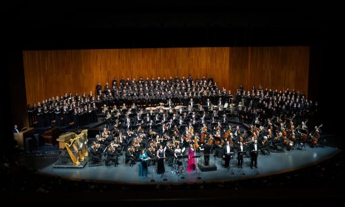 Kirill Petrenko dirige la Octava sinfonía de Mahler en Salzburgo, al frente de la Filarmónica de Berlín