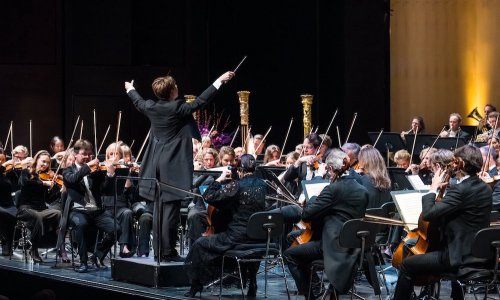 Klaus Mäkelä dirige la Octava sinfonía de Bruckner en Baden-Baden, al frente de la Orquesta del Concertgebouw