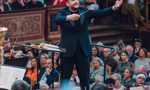 Andris Nelsons recibe el título de miembro honorario de la Filarmónica de Viena.