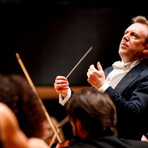 Daniel Harding sucederá a Gustavo Dudamel al frente de la Filarmónica de Los Ángeles