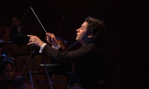 Gustavo Dudamel dirige la Orquesta Sinfónica RTVE en el Día Mundial del Cáncer de Próstata