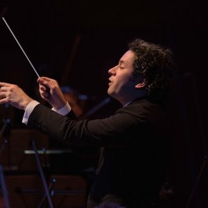 Gustavo Dudamel se pone al frente de la Orquesta RTVE en el Día Mundial del Cáncer de Próstata