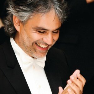 Andrea Bocelli, hospitalizado tras caerse de un caballo