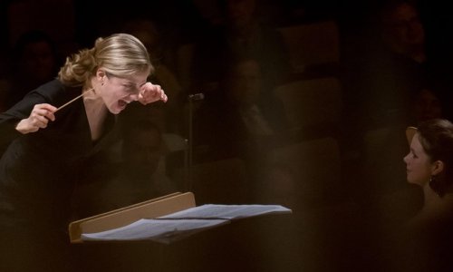 Karina Canellakis debuta al frente de la Orquesta y Coro Nacionales de España