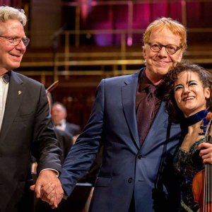 El compositor de bandas sonoras Danny Elfman presenta su Concierto para violín en un nuevo disco