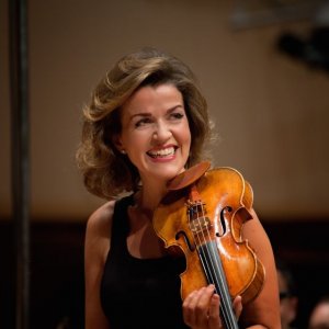 Anne Sophie Mutter interrumpe un concierto hasta que el público no para de grabarla con el móvil