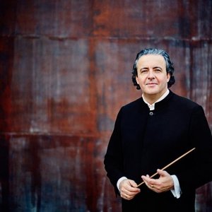 Juanjo Mena dirige Mendelssohn y Bruckner al frente de la Orquestra de Barcelona