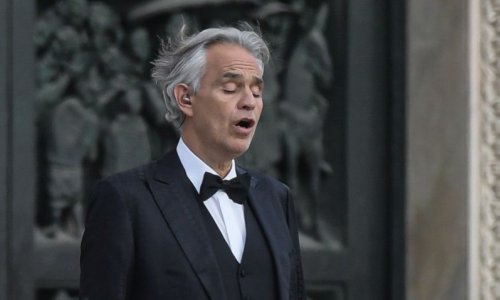 Andrea Bocelli pone en duda la gravedad del covid19 y dice sentirse humillado por el confinamiento