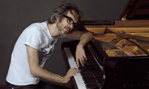 El Gobierno llama a James Rhodes para que toque Beethoven en la presentación de su Plan de Recuperación 